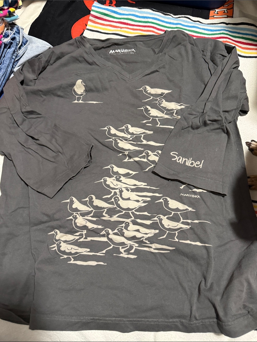 Marushka Sanibel Seagull Graphic V-Neck Tee - Charcoal xl
